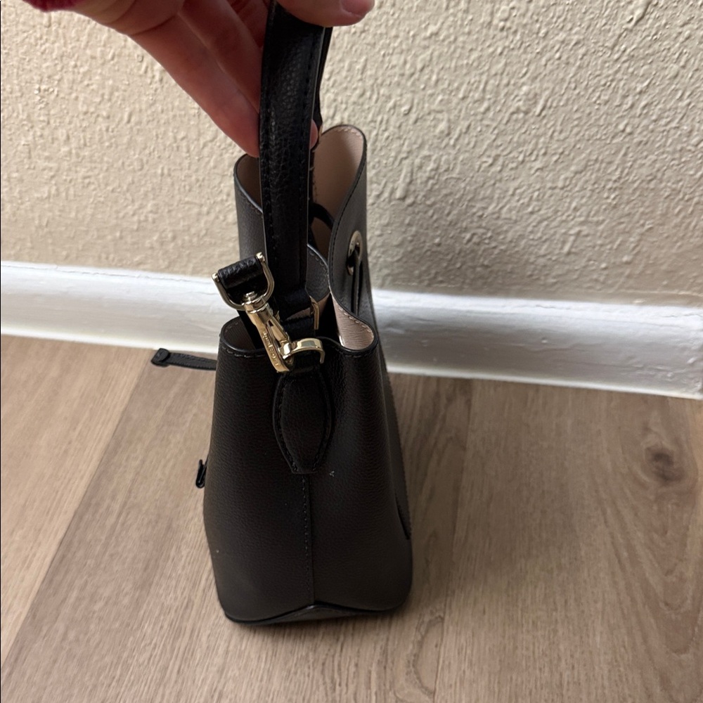 Kate Spade Bucket Purse - Picture 5 of 9